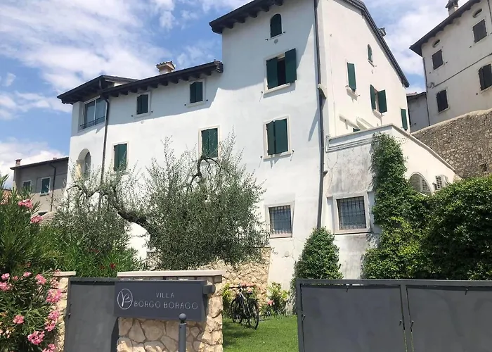 Borgo Borago *