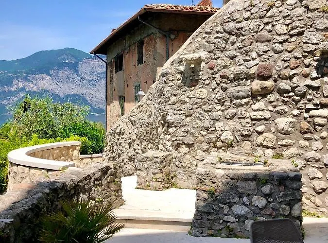 Borgo Borago * Бренцоне-суль-Гарда