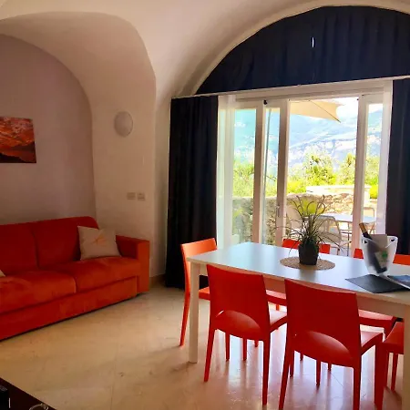 Borgo Borago Διαμέρισμα Brenzone sul Garda